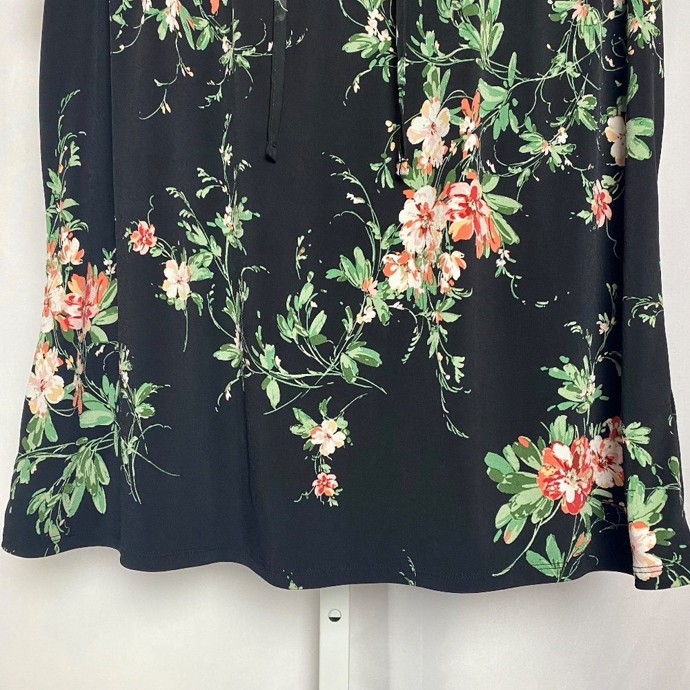 Joie Womenʻs Plus Size Sleeveless Black Floral V-neckline Blouse w/ Tie 1X - Picture 3 of 9